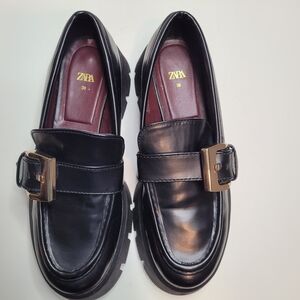 Zara Women’s Black Leather Buckle Loafers